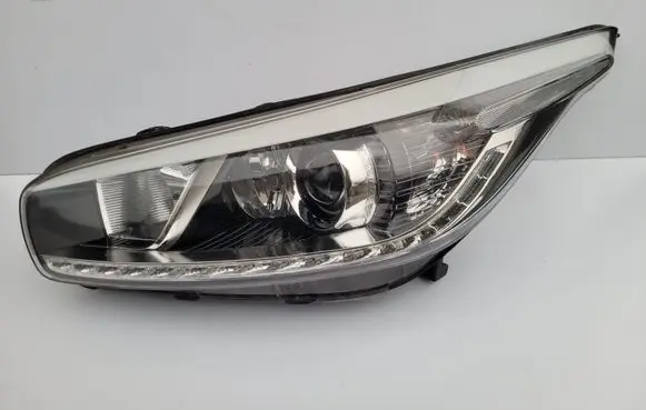 KIA Ceed Headlight/headlamp 92101A2220