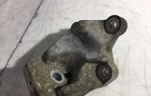 Volvo V70 Engine mounting bracket VOLVO9161141 9161141