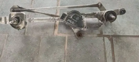 Opel Insignia A Front wiper linkage and motor 13227392