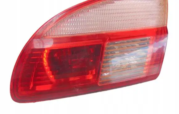 Toyota Avensis T220 Tailgate rear/tail lights