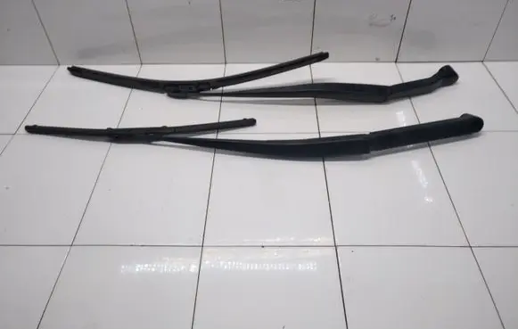 Subaru Outback Front wiper blade arm