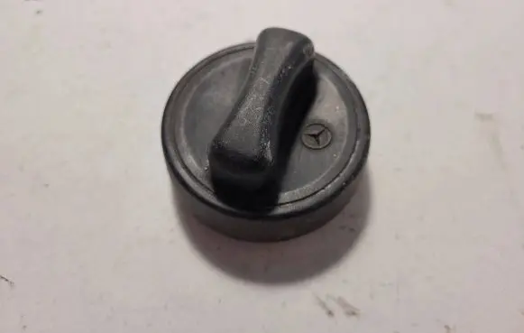 Mercedes-Benz S W140 Fuel tank filler cap 1404700005