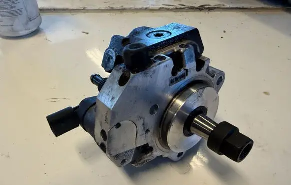 BMW X5 E70 Fuel injection high pressure pump 7798333