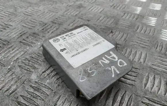 Skoda Octavia Mk1 (1U) Airbag control unit/module 1C0909601