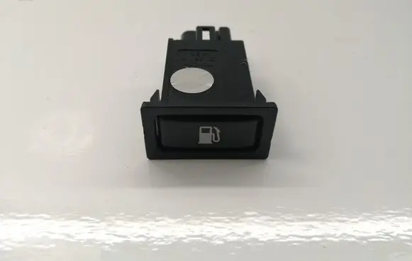 Toyota Avensis T250 Fuel tank opening switch 8484105010 156795