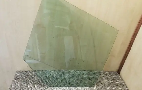 Rear door window glass
