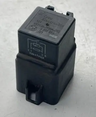 BMW 3 F30 F35 F31 Coolant fan relay 9207913 V23136J1004X85