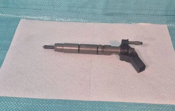 Mercedes-Benz E W212 Fuel injector 0445116026 A6420701187