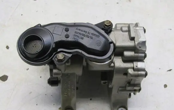 Mini One - Cooper F56 F55 Oil pump 7624135