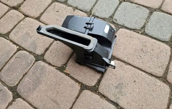 Opel Combo E Cabin air duct channel 9811133480
