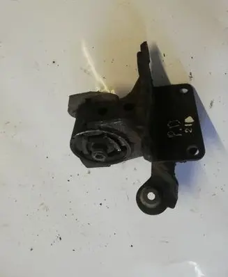 Nissan X-Trail T30 Engine mount bracket NOCODE