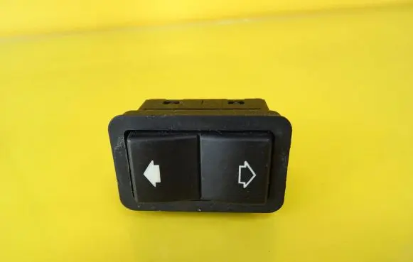 BMW 5 E39 Electric window control switch 8368974