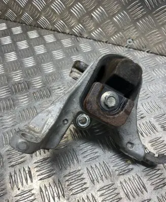 Honda CR-V Engine mount bracket 10HE