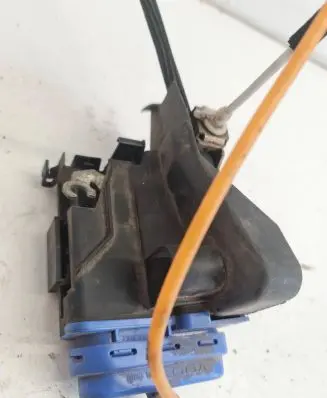 Audi A4 S4 B5 8D Rear door lock 8D0839015A