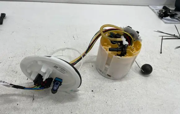 BMW 3 G20 G21 In-tank fuel pump 7473449 7401428