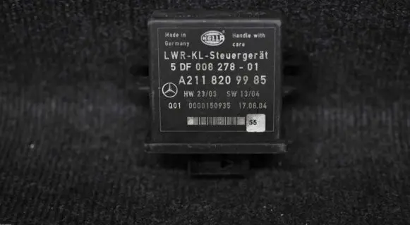 Mercedes-Benz E W211 Light module LCM 5DF008278 A2118209985