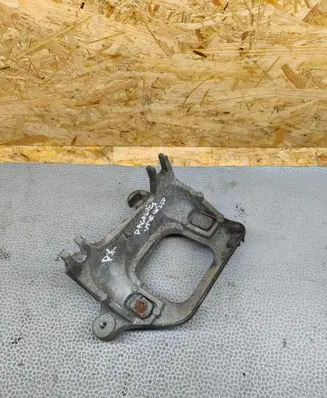 Opel Vivaro Engine mounting bracket