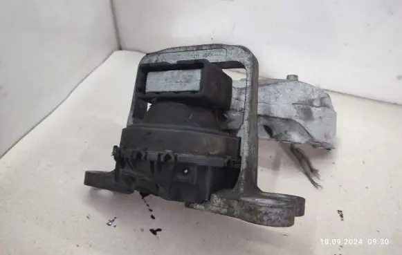 Nissan X-Trail T32 Engine mount bracket 112114BA0A