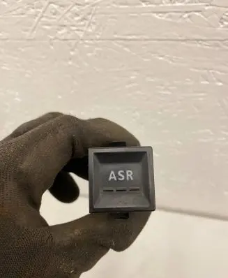 Traction control (ASR) switch