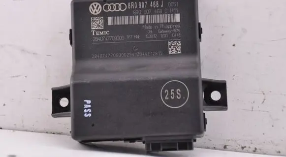 Audi A4 S4 B8 8K Gateway control module 8R0907468J