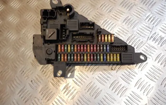 BMW 5 E60 E61 Fuse module 6906618 6906601 38229