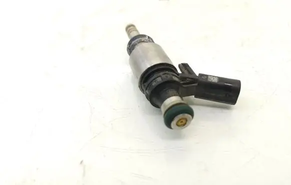 Volkswagen PASSAT B7 USA Fuel injector 06A906036F 0261500270
