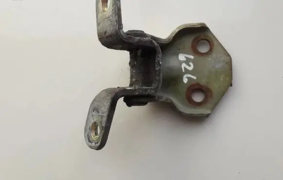 Mazda 626 Tailgate/trunk/boot hinge