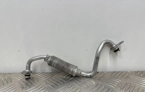 Engine coolant pipe/hose