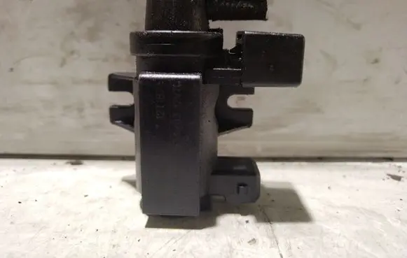 BMW X5 E53 Vacuum valve 70057903