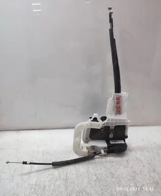 Hyundai ix35 Front door lock 813202Y020