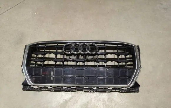 Audi Q2 - Front bumper upper radiator grill 81A853651H