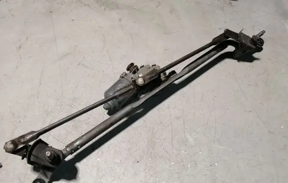 Front wiper linkage and motor