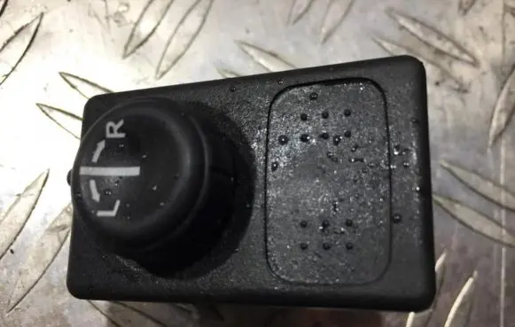 Nissan Almera N16 Wing mirror switch