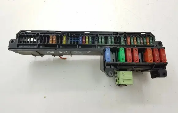 BMW 5 E60 E61 Fuse module 6957330