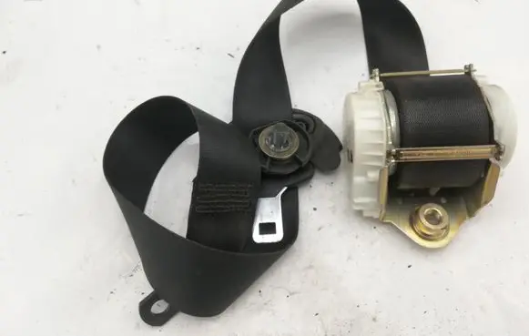 BMW X3 E83 Front seatbelt 33017492