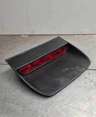 Mitsubishi Carisma Third/center stoplight 0996400