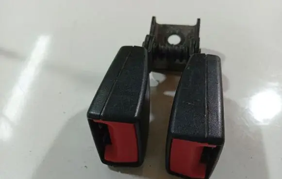 Opel Astra J Rear seatbelt buckle 401266978
