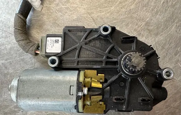 Nissan Qashqai Sunroof motor/actuator 4223411B 91295EY10B N32L