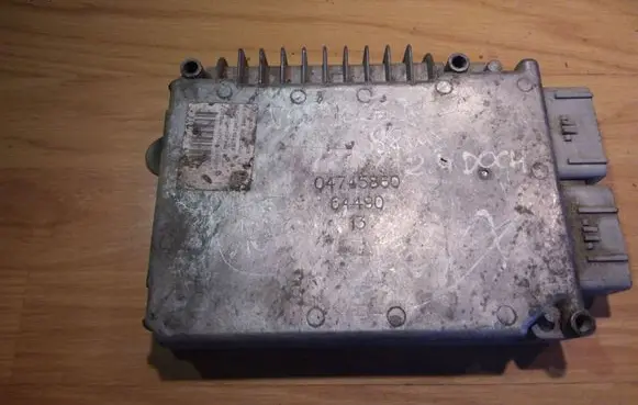 Chrysler Voyager Engine control unit/module 04745860