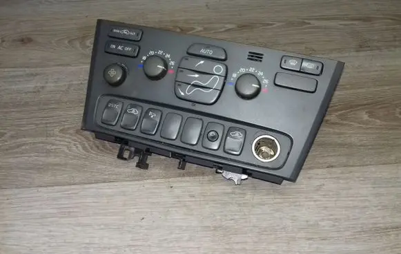 Volvo S60 Climate control unit 8682930