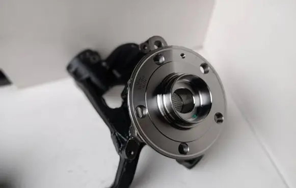 Front wheel hub spindle knuckle