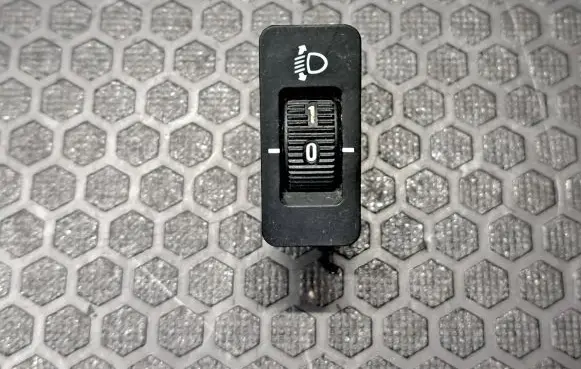 BMW 5 E39 Headlight level height control switch 61318360460 21323000
