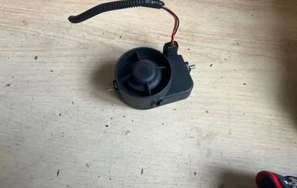 Ford Focus Alarm system siren 2M5V19G229CA 00500042 A000578
