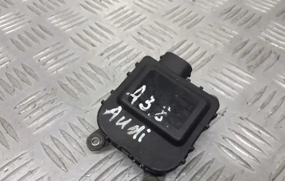 Audi A3 S3 8L Central body control module 0132801213