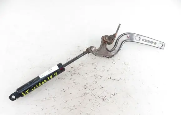 Mercedes-Benz E W124 Shock absorber/damper mounting bracket 1247430251 1249800164