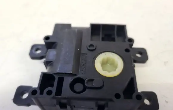 Toyota C-HR I A/C air flow flap actuator/motor 0638002031