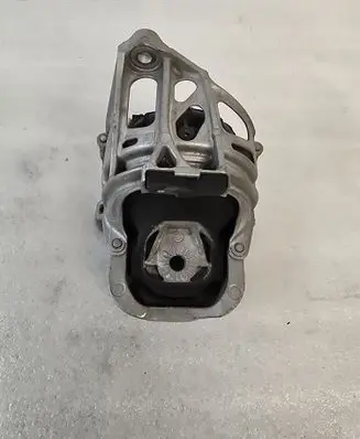 Engine mount bracket