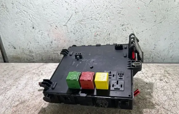 Opel Signum Fuse module 13112914 60CXLE 138545