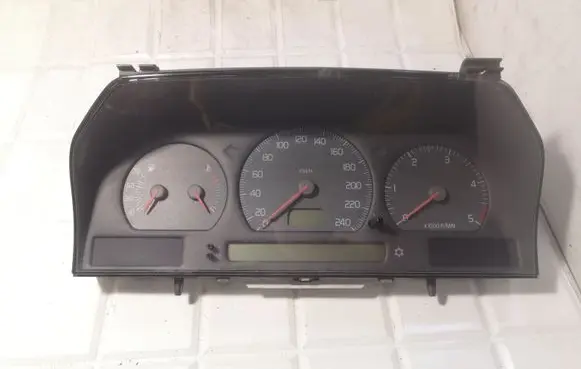 Volvo S70 V70 V70 XC Speedometer (instrument cluster) 9168144 9166196 9168138