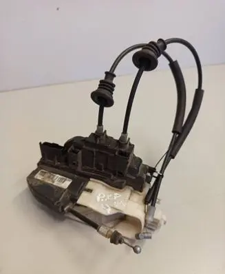 Hyundai i30 Front door lock 813102L020